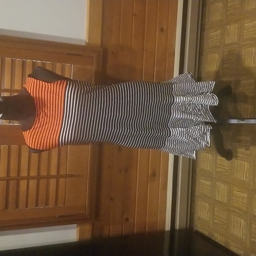 Women dress size large black,red,also white